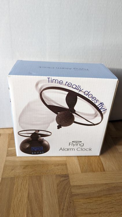 TOP Flying alarm clock / Fliegender Wecker (neuwertig) | Kaufen auf Ricardo