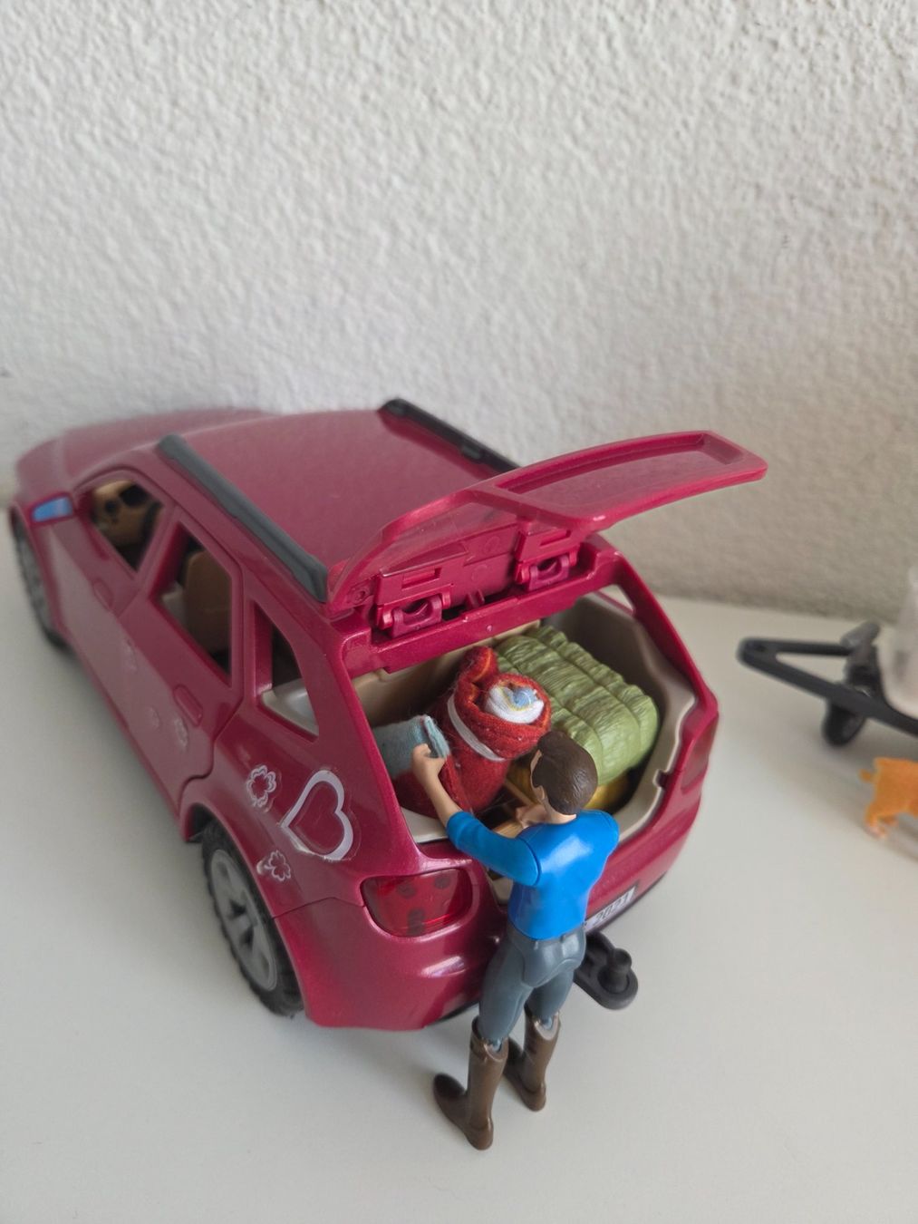 Schleich Giocattoli: Schleich Pferdeanhänger mit Auto und Figuren – Usato da Jona venduto da Melanie-E 1