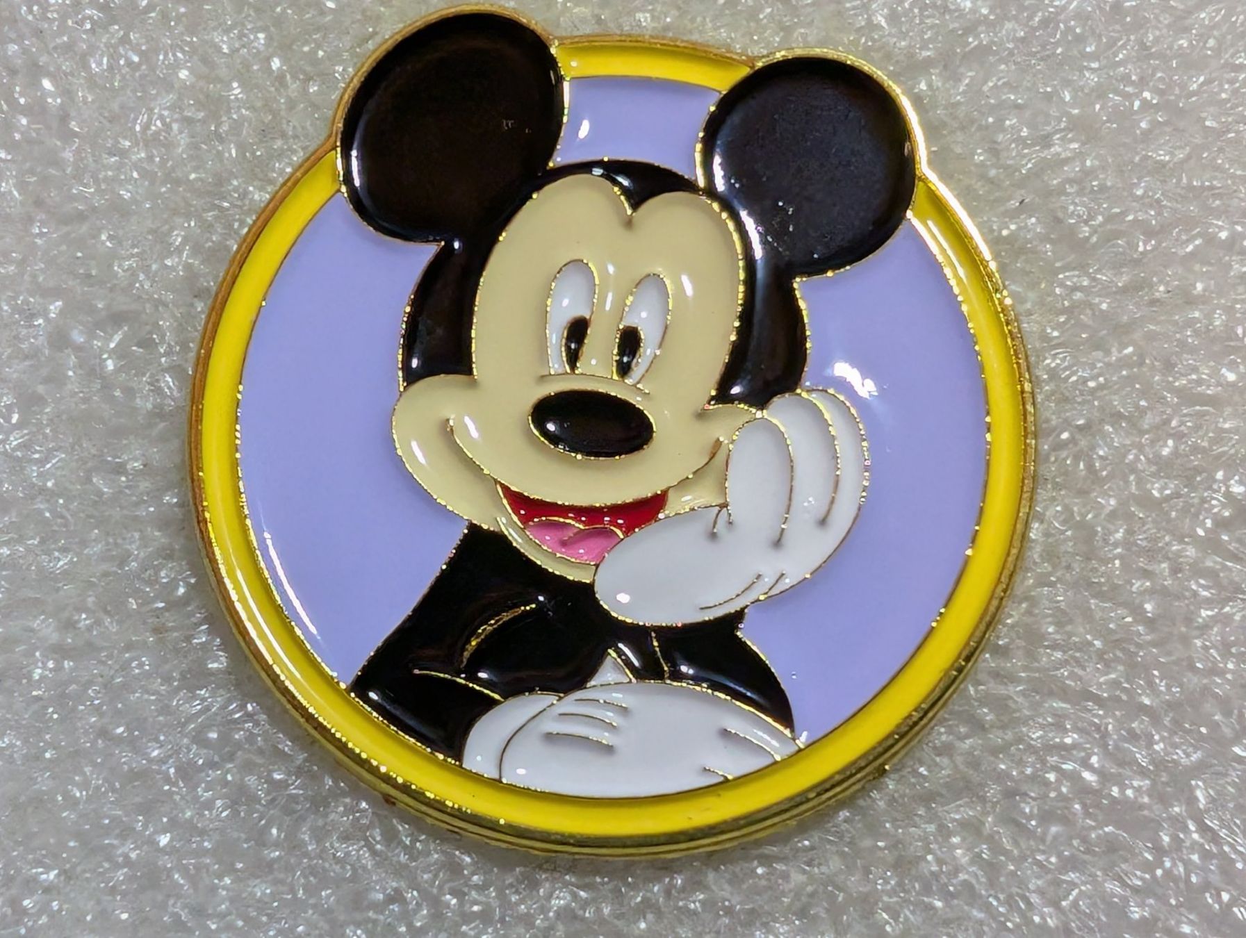 Plaketten & Abzeichen: Ansteckbutton 240: Disney – Gebraucht aus Oppligen von Pin-Fall-Shop