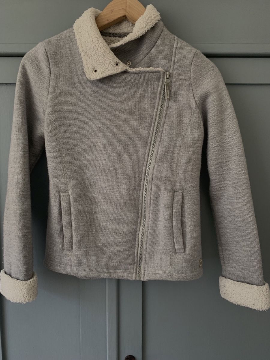 Bench Jacken & Mäntel: Strickjacke der Marke Bench in der Grösse 152 – Gebraucht aus Winterthur von goodwood68