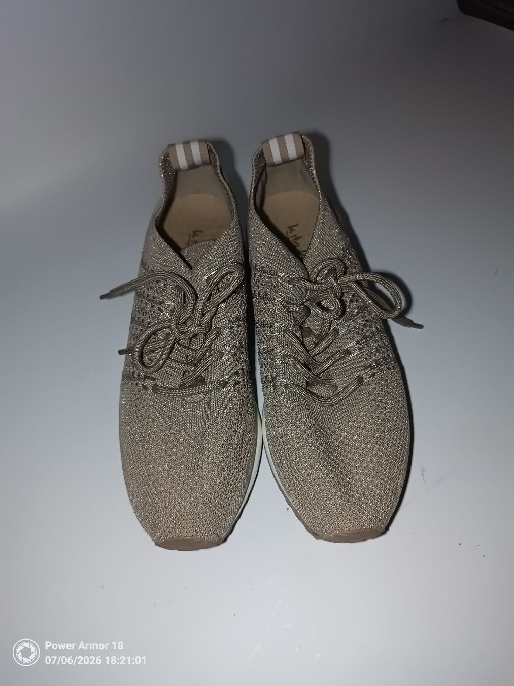 Damenschuhe: Damen Turnschuhe beige Grösse 39  – Neu (gemäss Beschreibung) aus Bargen SH von sti_drf8