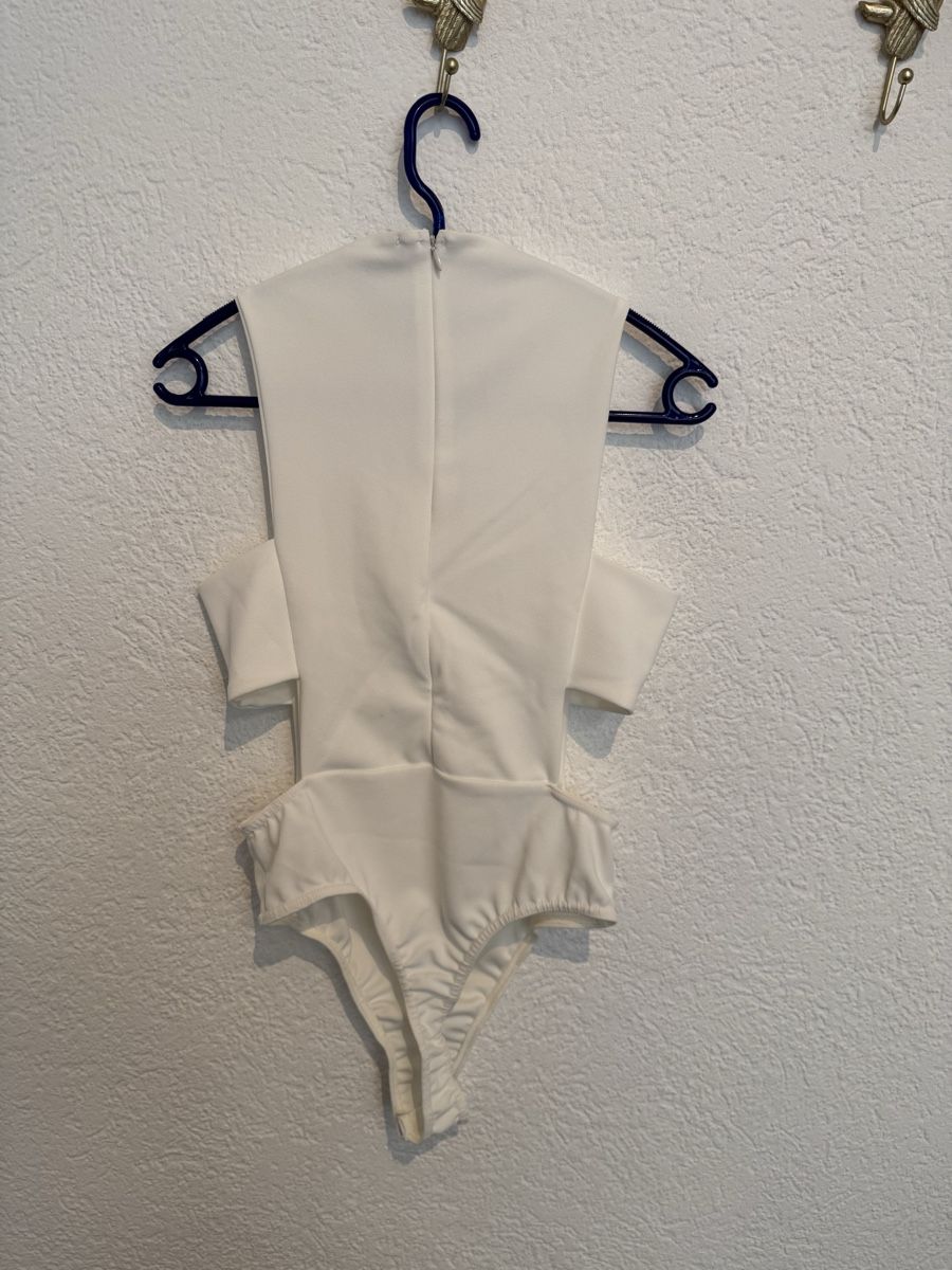 Top: MISSGUIDED Body weiss Cut outs Gr. 38 / M – Usato da Fislisbach venduto da KolibriSecondhand 7