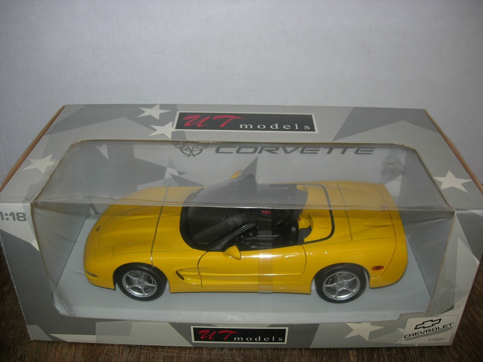 Chevrolet Modellini d'auto: Chevrolet Corvette C5 Convertible 2000 Millenium ° UT 1:18 – Nuovo e nell'imballaggio originale da Hornussen venduto da Amw 5
