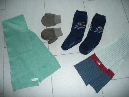 Winterpaket mit Schal, Handschuhe, Socke