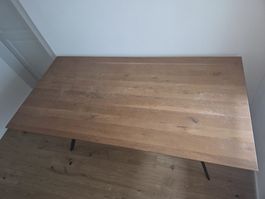 Esstisch aus Massivholz und Metallbeine, gebraucht