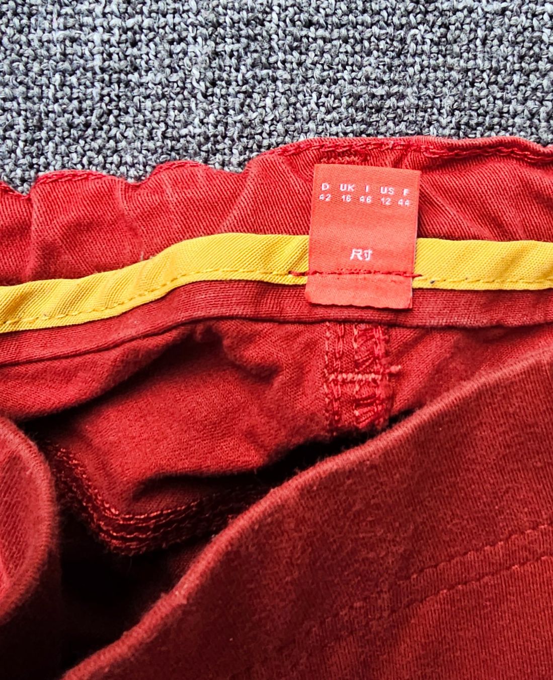 Esprit Pantaloni: Rote Hose von Esprit Gr. 42 – Usato da Füllinsdorf venduto da Sunnebliemli7 2