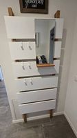 Garderobe mit Spiegel & Haken - oder als Dekowand im Laden