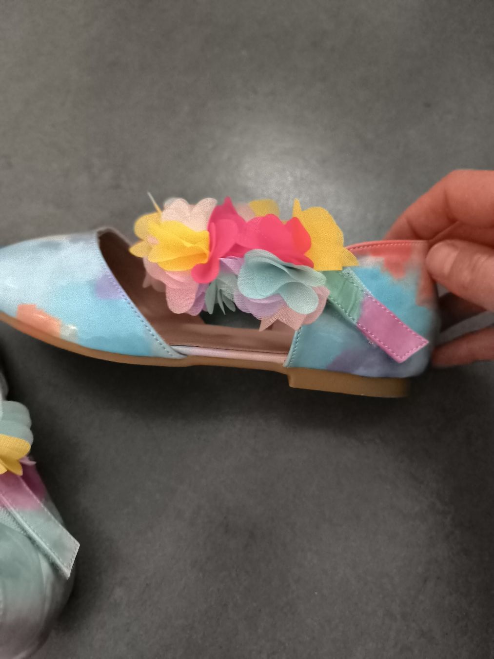 Scarpe per ragazze: Festliche Mädchen Schuhe, Gr. 32-33 – Nuovo (secondo la descrizione) da Thun venduto da Neya_12 2