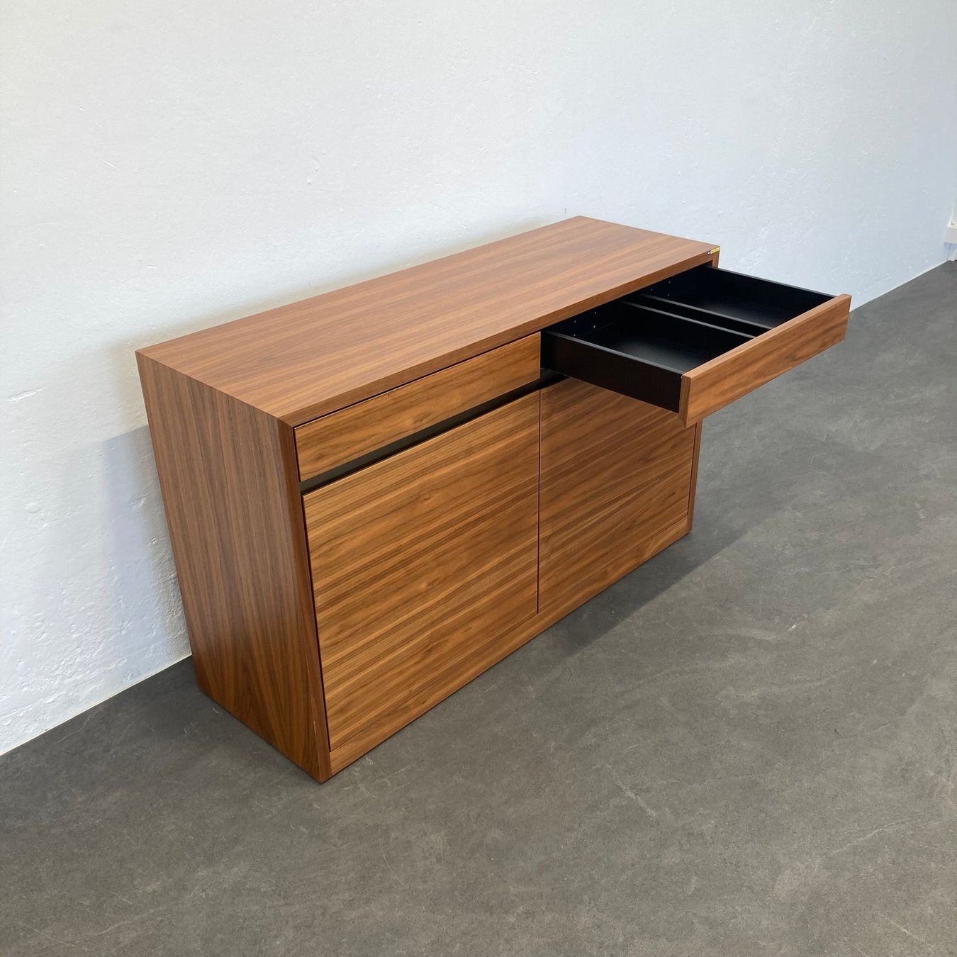 Laufen Armadi: Top Design Exclusiv Sideboard 1200mm breit - Nussbaum – Usato da Schönenwerd venduto da mcofficeshop 3