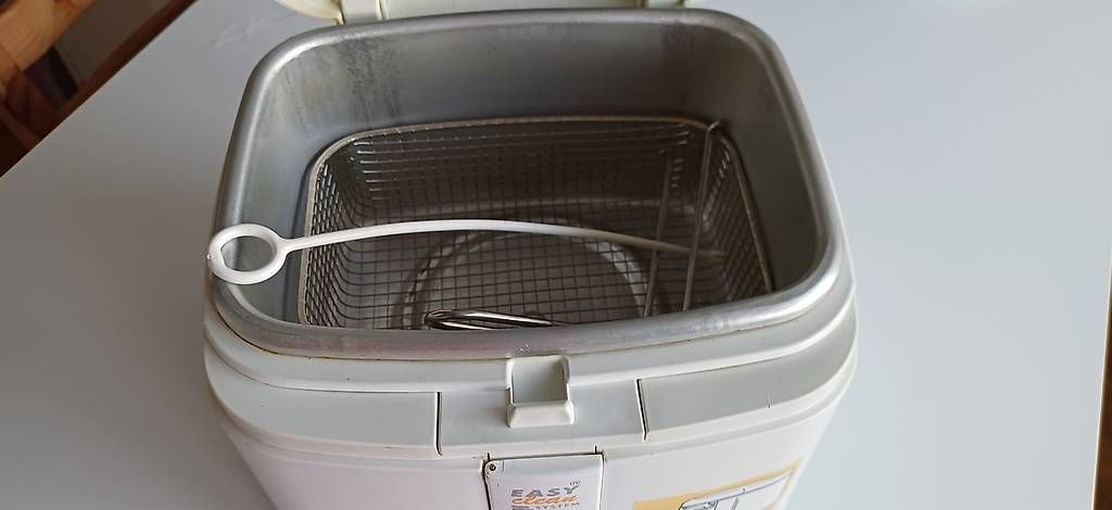 Mio Star Küchengeräte: Kompakte Fritteuse (1300W) mit Easy Clean System – Gebraucht aus Luzern von Boardsnowerin
