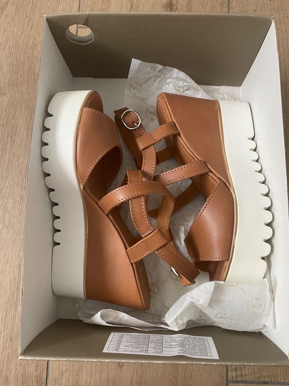 Scarpe da donna: Keilsandaletten von Bata Gr. 37 – Usato da Waltenschwil venduto da hansnine 5
