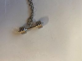 Pendentif Haltère Argenté - Pour les fans de fitness !