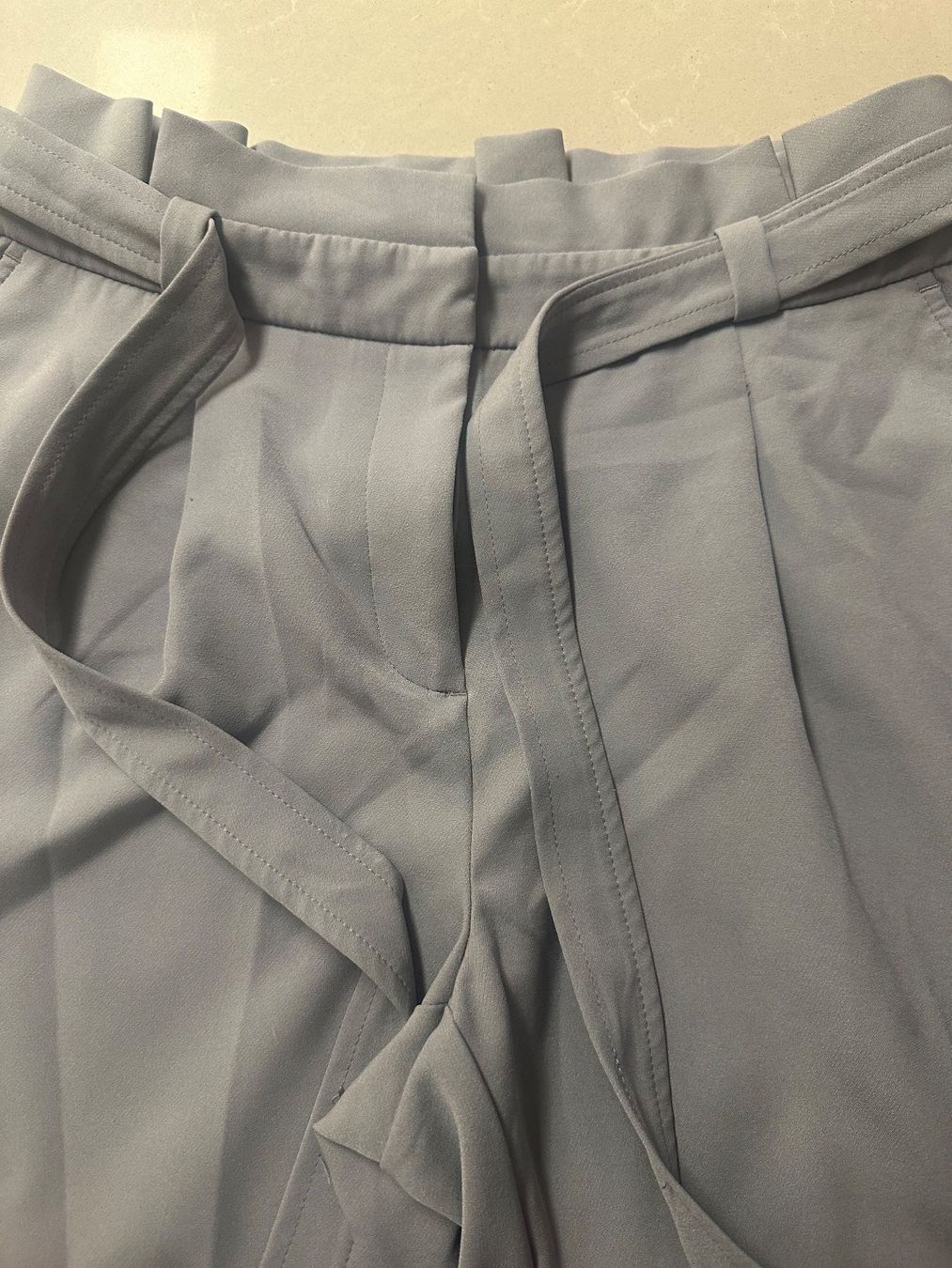 New Look Pantaloni: 👖 New Look Stoffhose | Hellgrau | Gr. 38 – Usato da Weggis venduto da _GMA9 1