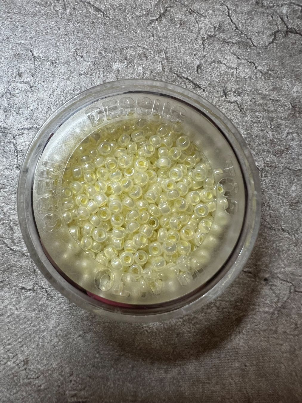 Perle (finte): Rocailles - Perlen Farbe Gelb / 2,6 mm – Nuovo (secondo la descrizione) da Stein AG venduto da Anastasia_Asya 1