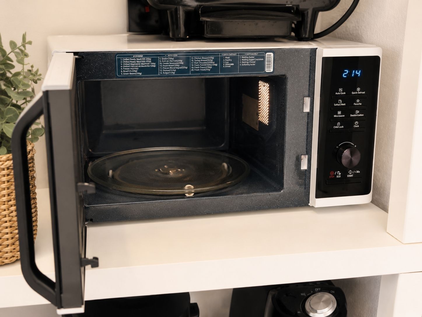Küchengeräte: Samsung Microwave with Ceramic Inside - Great Condition! – Gebraucht aus Zürich von StefaniaSA 1