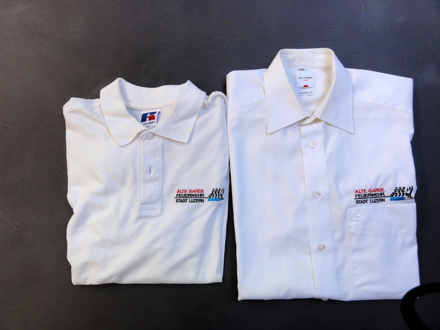 Uniformi: Feurwehr Hemd und T- Shirt – Nuovo (secondo la descrizione) da Ebikon venduto da 2297