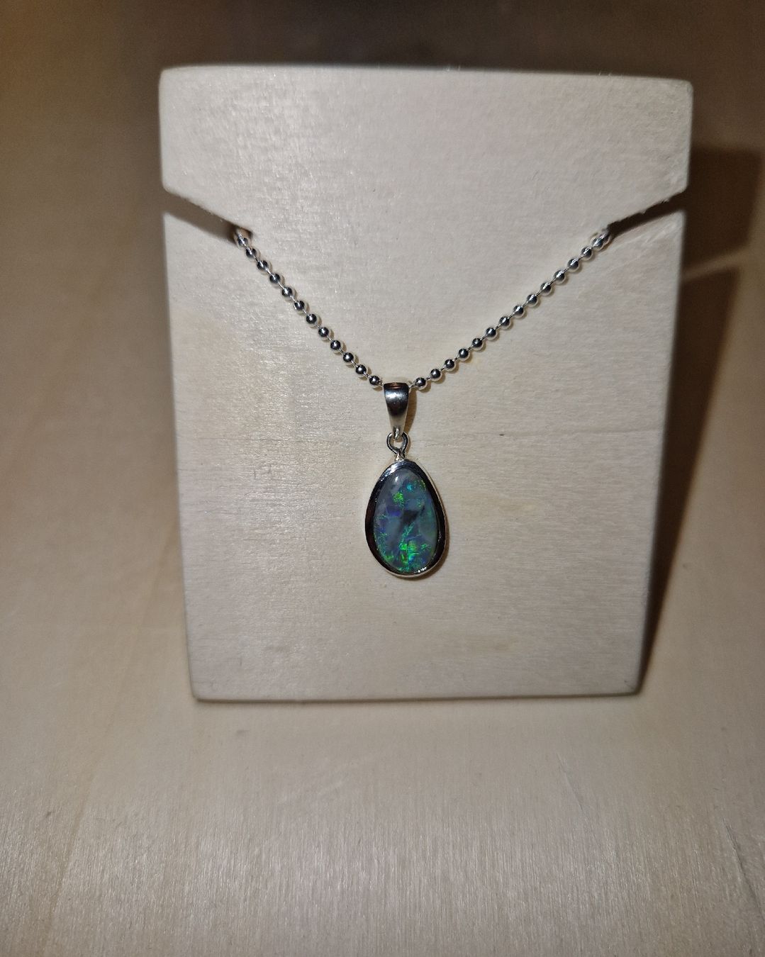 Catenine: collier en opale noire australienne – Nuovo (secondo la descrizione) da fribourg venduto da hakoh 1