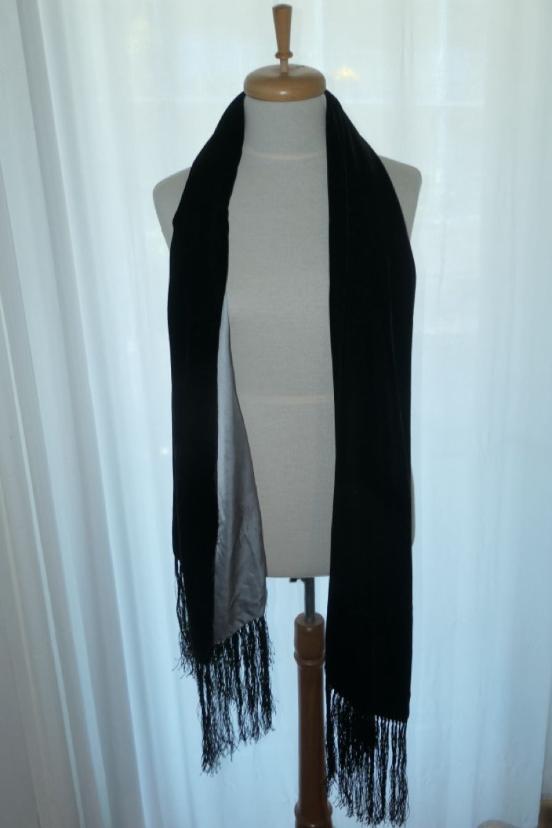 Foulard & Sciarpe: Schal Samt schwarz mit Fransen Zustand gut – Usato da Kriens venduto da phi_l95v 4