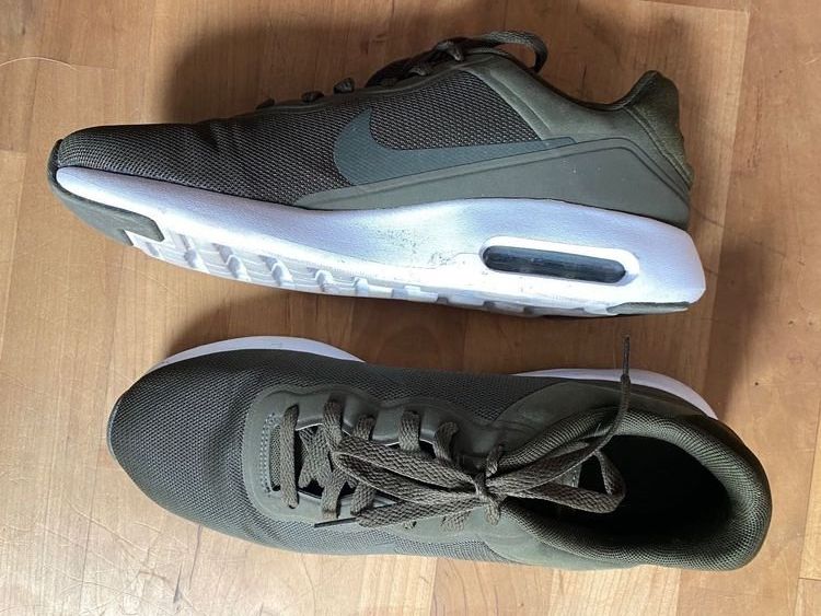 Nike Scarpe da uomo: Nike Air Sneaker Schuhe Gr. 43 oder 8.5 bzw. 27.5 - VERSAND – Usato da Innerferrera venduto da tic_p7qd 2