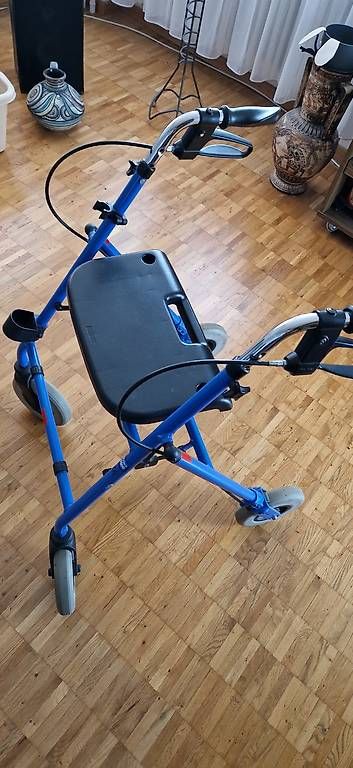 Aides à la marche: Rolator blau – D'occasion à Schaffhausen par munotmunot01 2