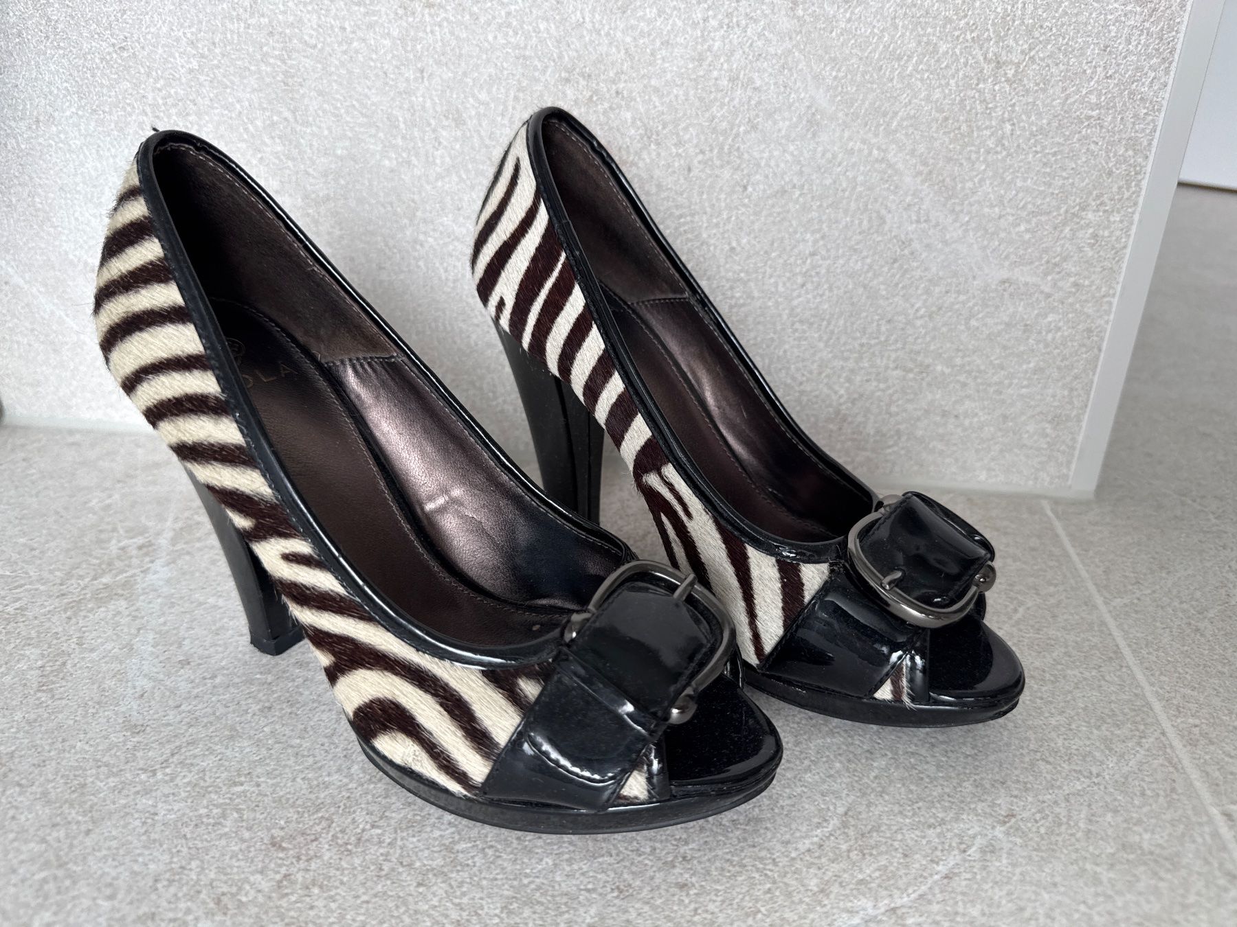 Scarpe da donna: Damenschuhe Pumps Zebra-Muster US Size 6 – Usato da Founex venduto da mpw_62nc