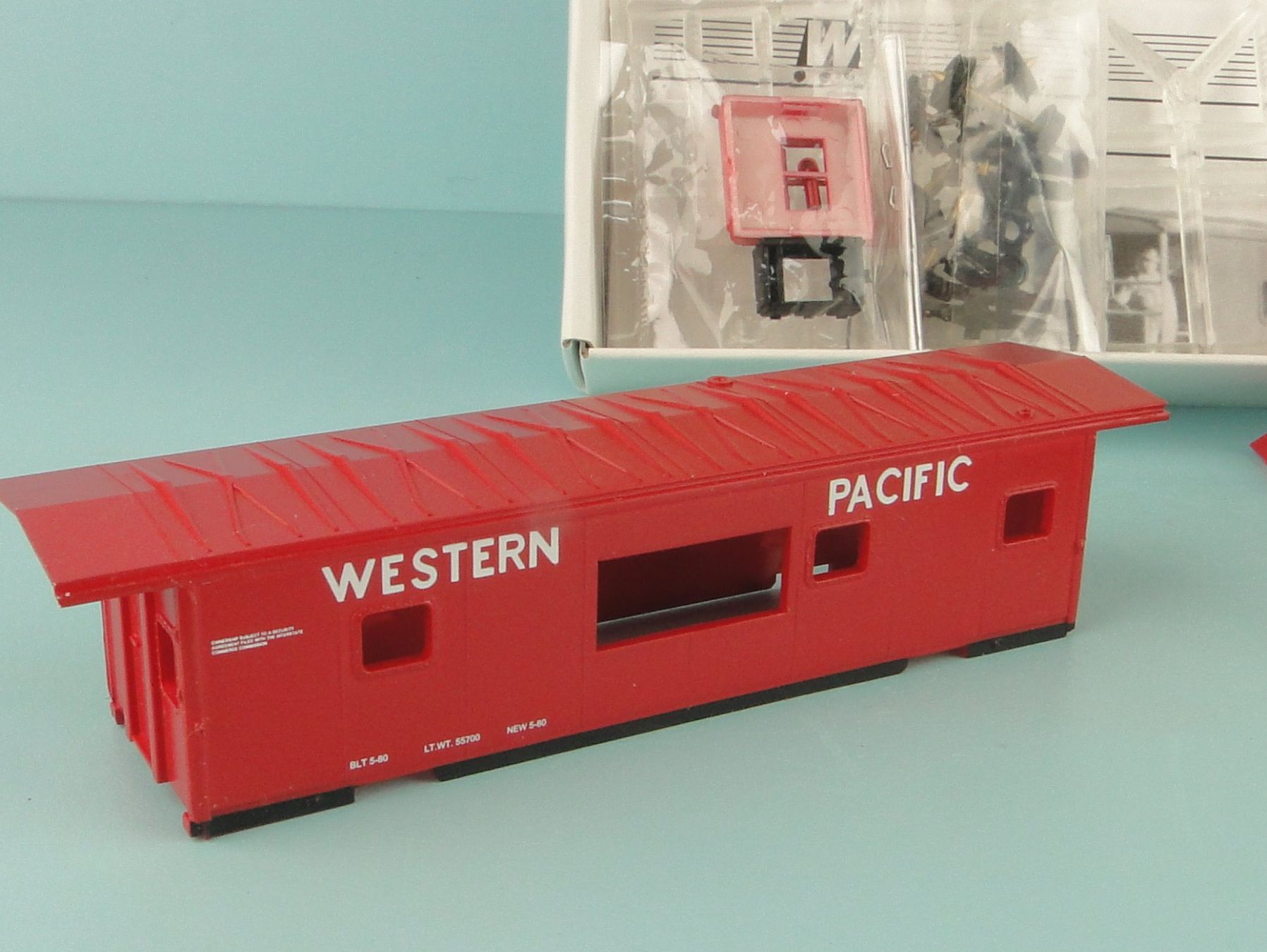 Modellini di ferrovie: Walthers 4359 Bausatz / Western Pacific Caboose – Nuovo e nell'imballaggio originale da Bülach venduto da cann11 1
