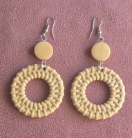 Orecchini a cerchio beige nuovi