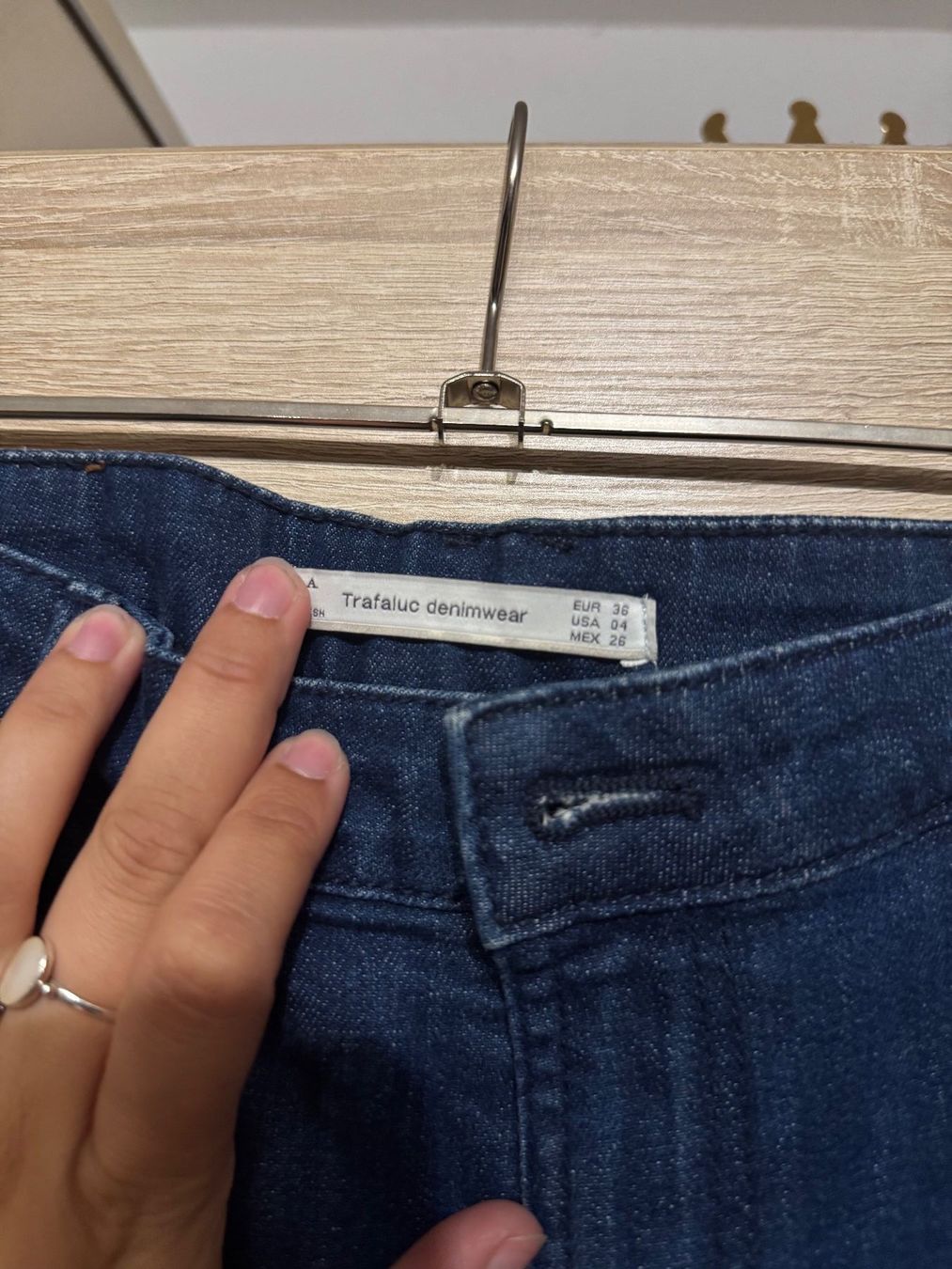 Jeans: Jeans slim avec trous – Usato da Montreux venduto da Izapechee 2