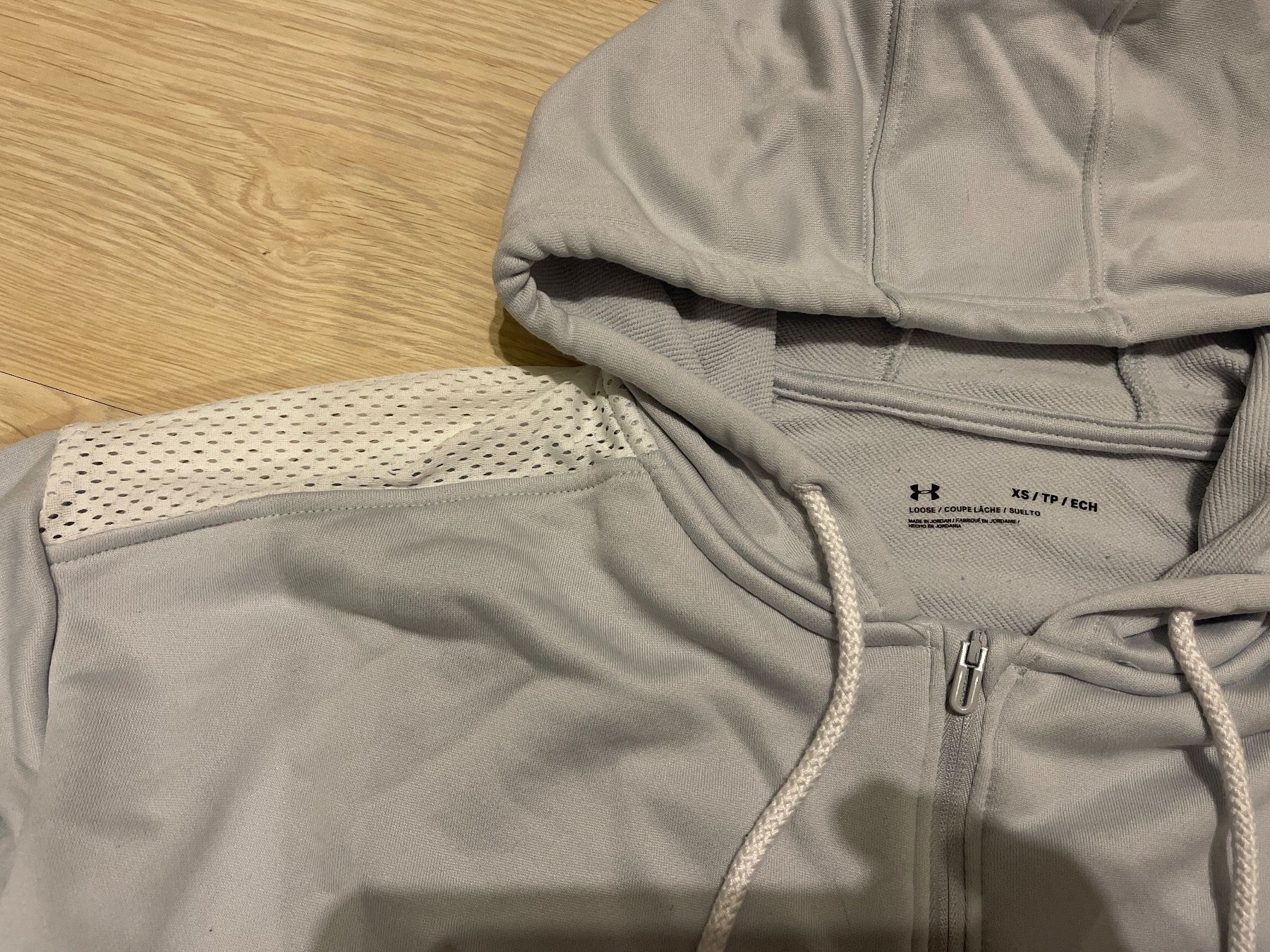 Pullover & Sweatshirts: Pullover von Under Armour Grösse XS hellgrau – Gebraucht aus Basadingen von Sharon04 2