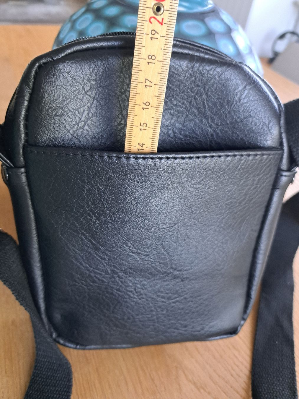 Taschen: neue Umhängetasche,schwarz. – Neu (gemäss Beschreibung) aus Ebnat-Kappel von Zurk 1