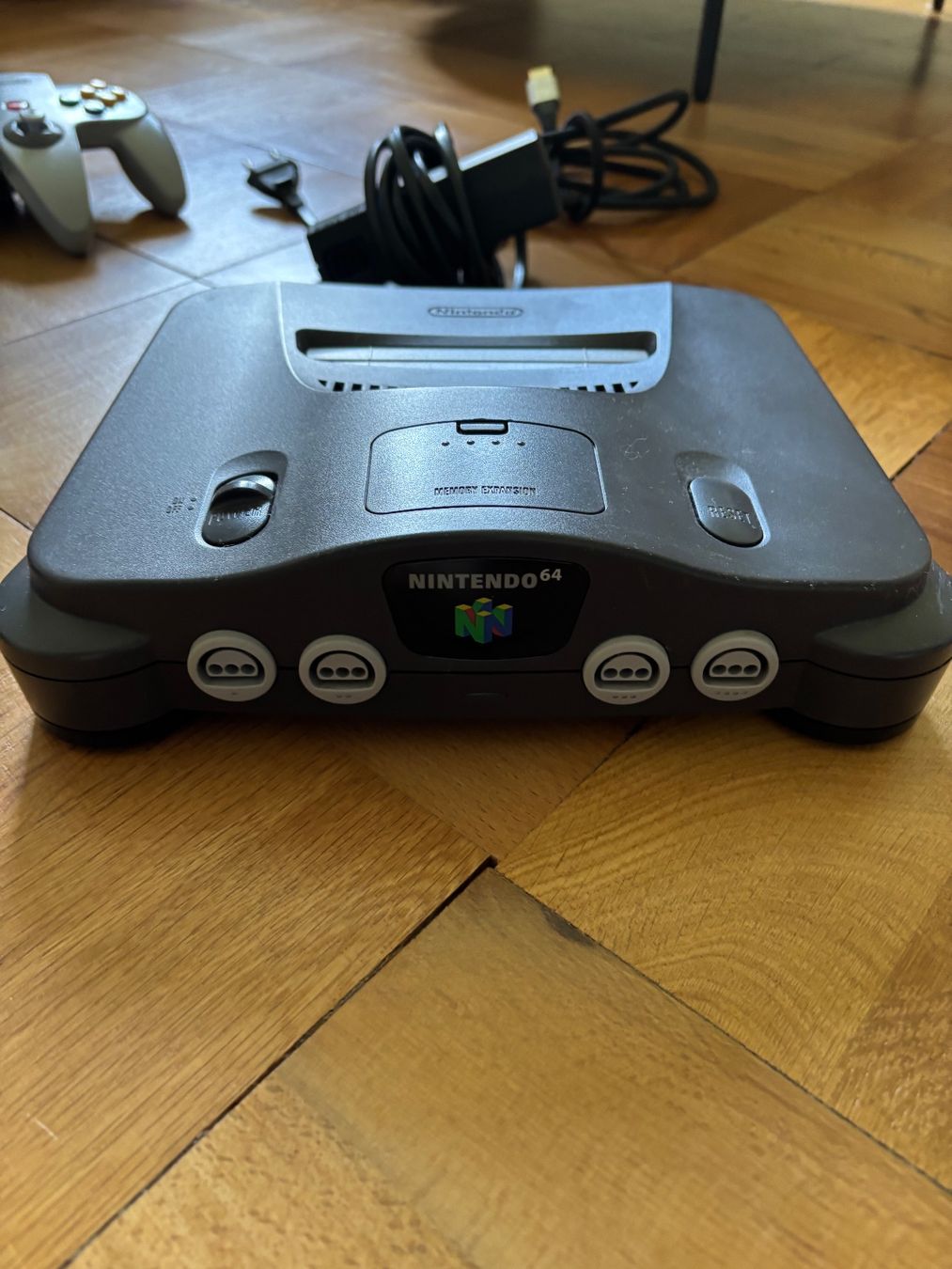 Nintendo Console: Nintendo 64 mit 2 Controller und Mario Kart – Usato da Ottenbach venduto da Swisstwins 2