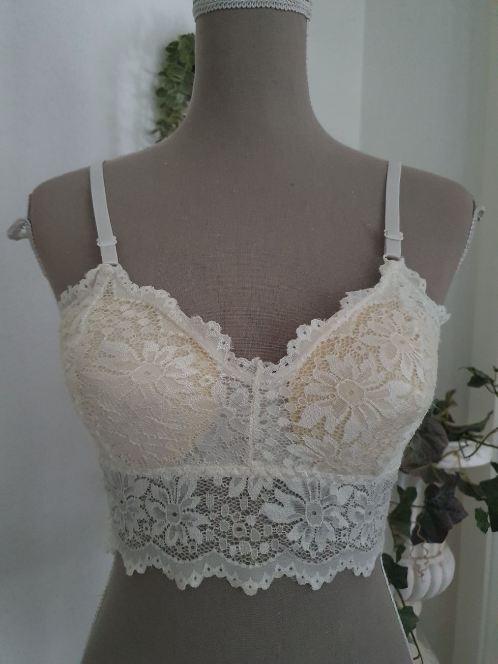 Tops: Hellbeiges Spitzentop Gr S – D'occasion à Münsingen par BlackTears-3 1