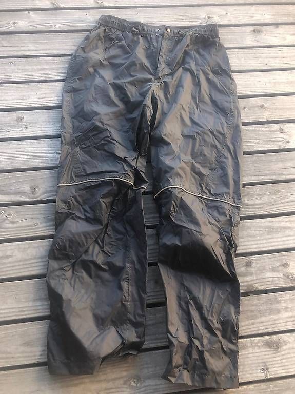 Hosen: Regenhose Erwachsene – Gebraucht aus Udligenswil von rae_25cj 2