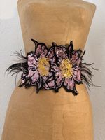 Vainiv Paris Ceinture noire à fleurs et plumes - Glamour !