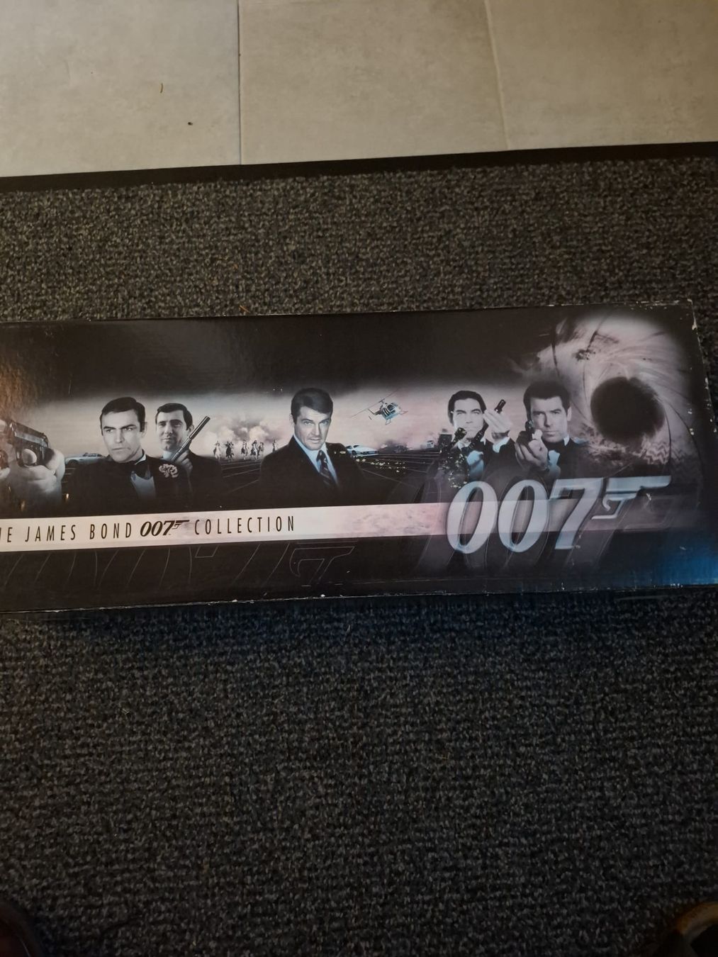 Tutti i VHS: Collection James Bond 007 VHS complet, parfait état – Nuovo (secondo la descrizione) da prez-vers-noreaz venduto da malback