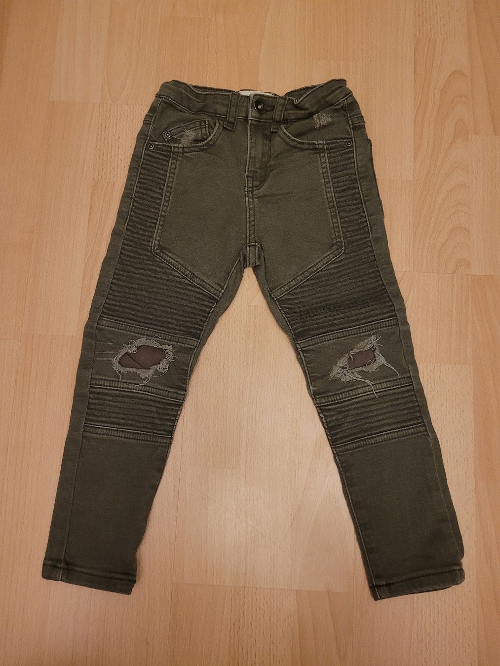 Zara Pantaloni: Hose Zara gr. 110 – Usato da Inwil venduto da Flower2325