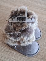Kinder Stiefel Grau mit Fellbesatz 18/19 Grösse. Neu