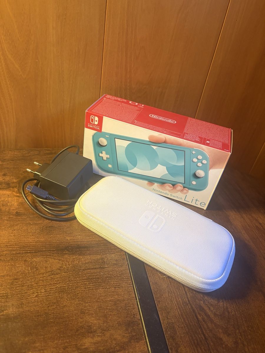 Nintendo Konsolen: Nintendo Switch Lite  – Gebraucht aus Zermatt von Jaime1 1