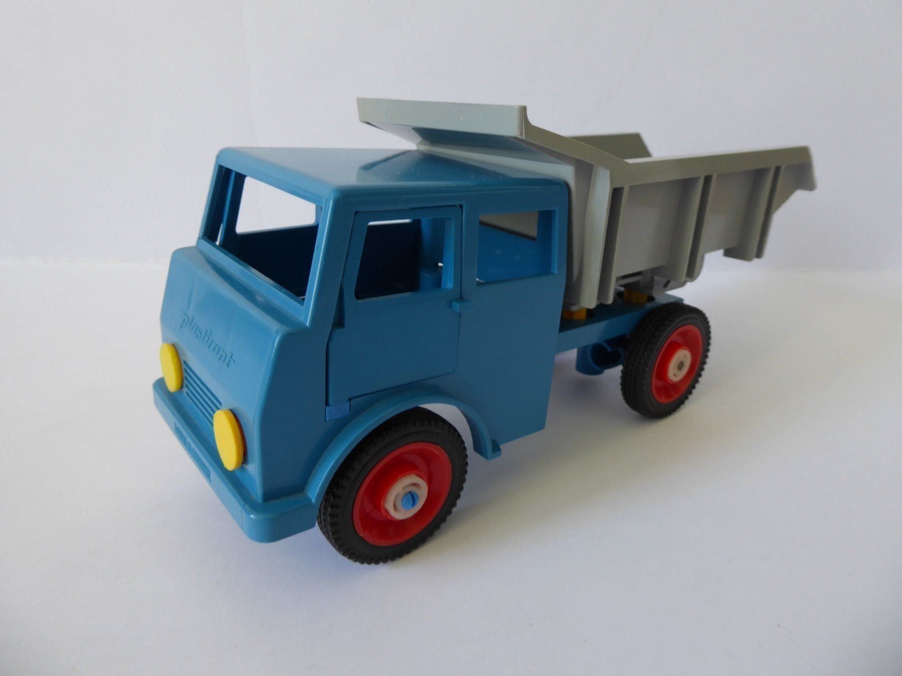 Giocattoli: Cooler LKW von Plasticant, 20cm – Usato da Turbenthal venduto da Panau