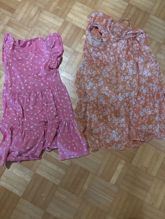 Lot de 2 robe à motifs floraux, taille 116, usagé