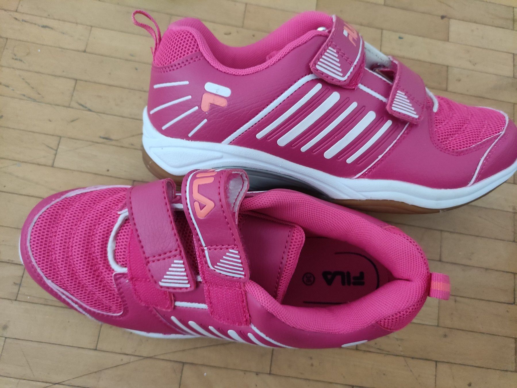 Chaussures hommes: Neu Fila Turnschuhe gr 35 oder 36 – Neuf avec emballage d'origine à Dagmersellen par L.Ga. 2