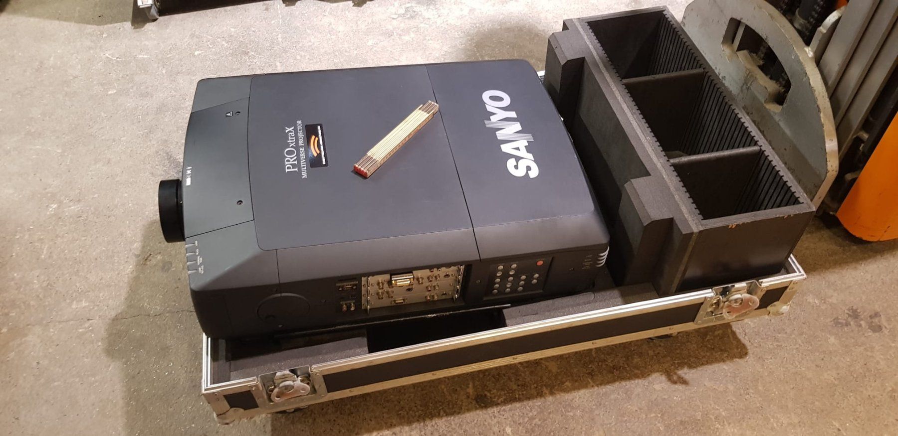 Proiettori: Grossbildprojektor Sanyo PLC XF-46E – Usato da Aesch LU venduto da matthiasabt