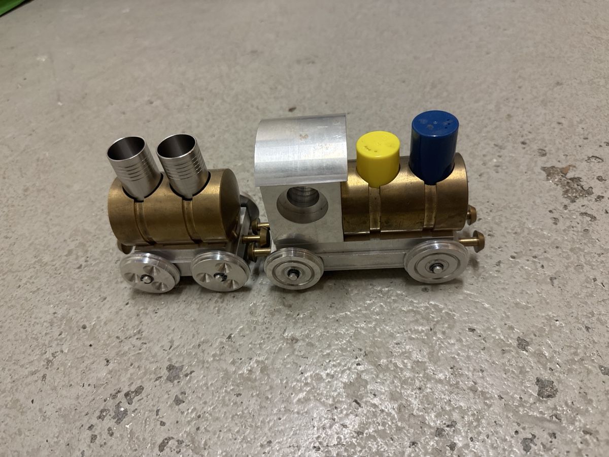 Kit di modellismo & Modellini statici: Metal Model Part with Wheels and Caps – Usato da Zürich venduto da constgemm 1