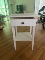 Nachttisch weiss mit Schublade und Regal guter Zustand