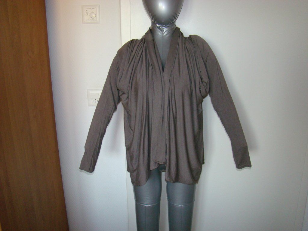 Gilets: Gilet - pull, transformable laura – Neuf avec emballage d'origine à Lussery-Villars par pousinete02 5