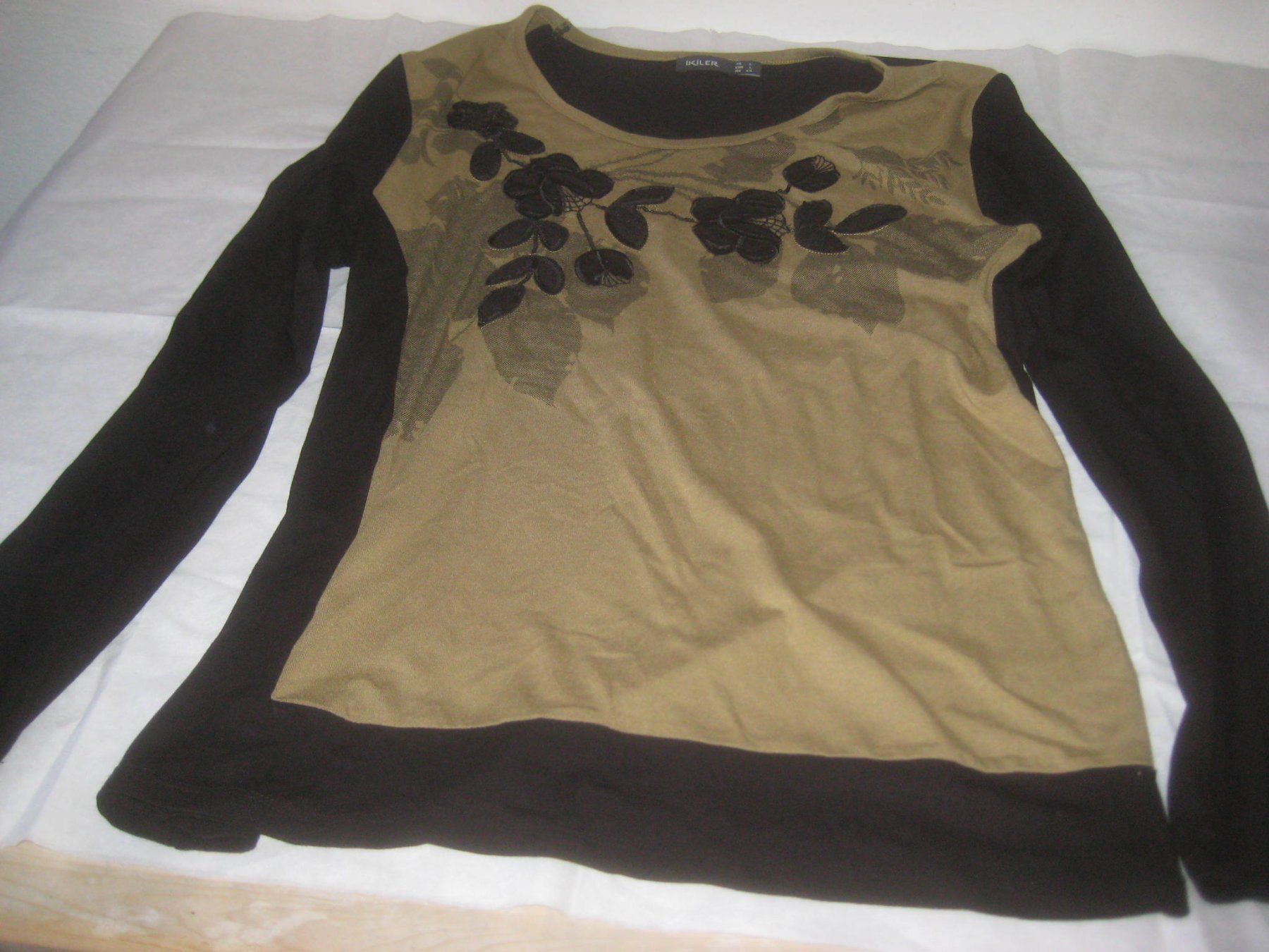Blusen: DAMEN  BLUSE  ODER    PULLOVER – Gebraucht aus Uster von flocke1