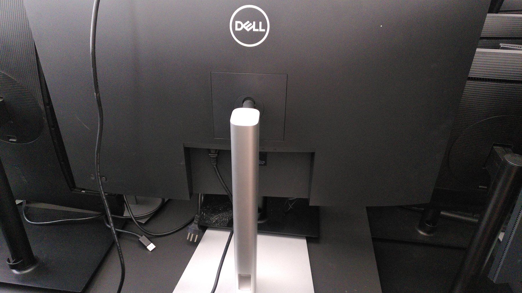 Dell Monitor: Dell Bildschirm, Modell P3221D – Nuovo (secondo la descrizione) da Zürich venduto da sar_7qmm 1