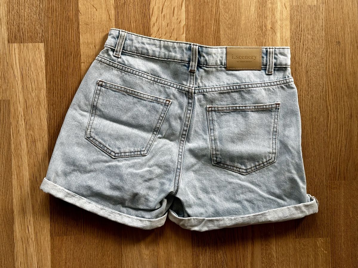 Vero Moda Jeans: Vero Moda Denim Shorts - Taille 28 – Usato da Spreitenbach venduto da ali_f95q 1