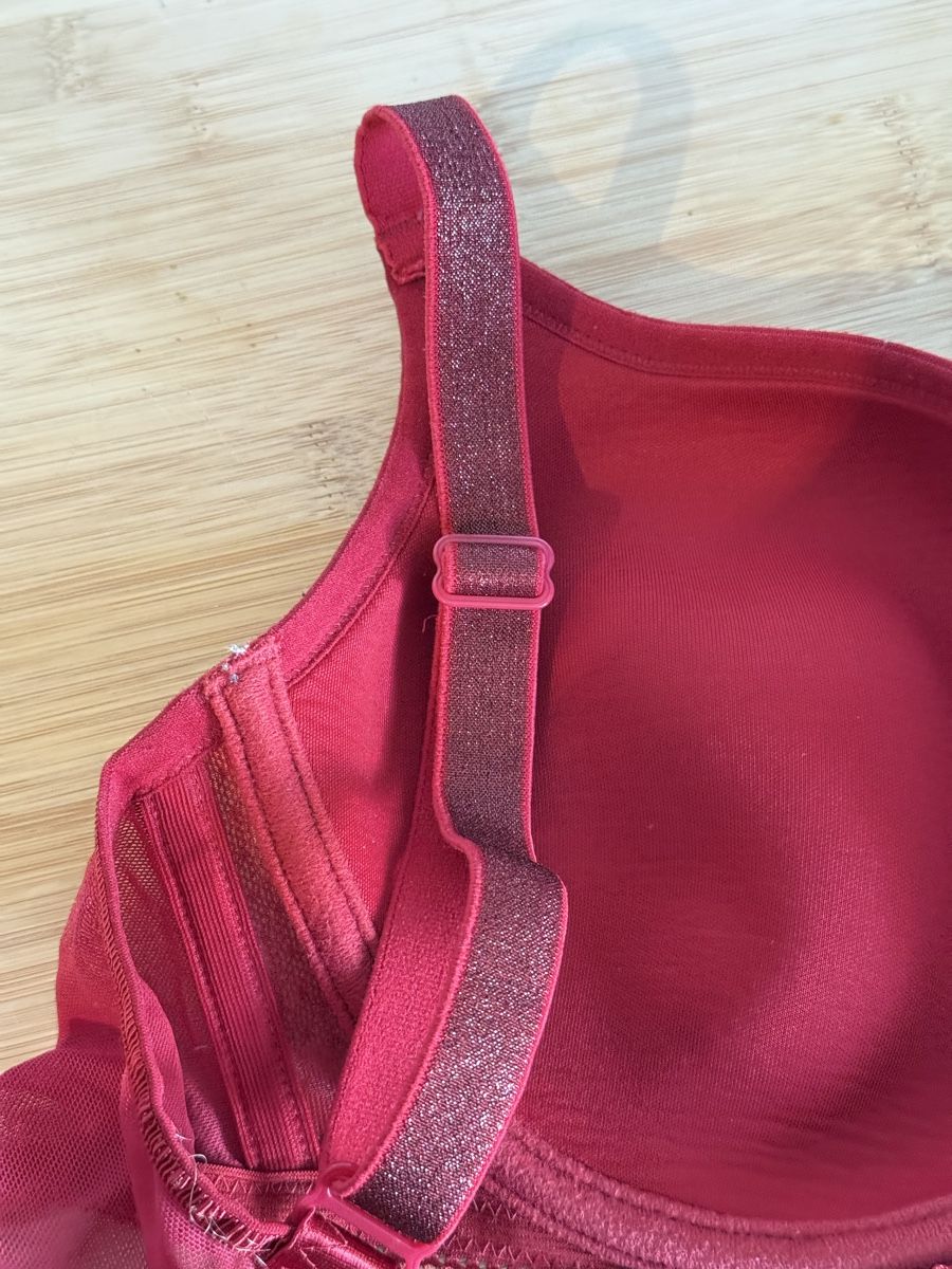 Triumph Altra biancheria intima: Triumph BH rot Spitzenbesatz Grösse 80D – Usato da Basel venduto da zukk_ 4
