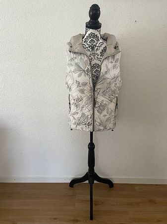 Wunderschöne Weste von Nile - NEU
